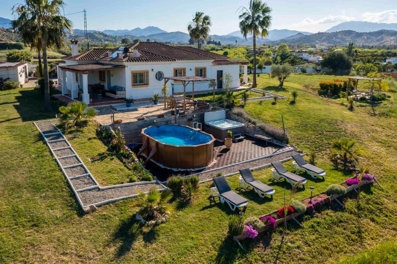 Casa De Los Suenos Bed & Breakfast Coin Exterior photo